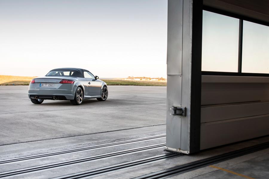  Audi TT Roadster 20 Years (8S) 2018 года  (WW) (фото 10 из 44)